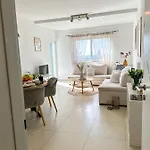 Two Bedroom Boho Chic At مْليني