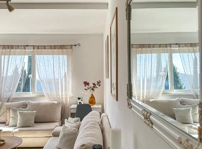 Two Bedroom Boho Chic At Mlini